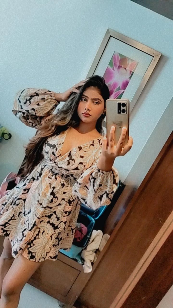 Komal in Gurgaon 24-Year-Old Slim and Friendly Adult Call Girls in Noida photo 2
